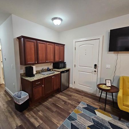 Cozy Studio At The Historic Inman Champaign Exterior photo