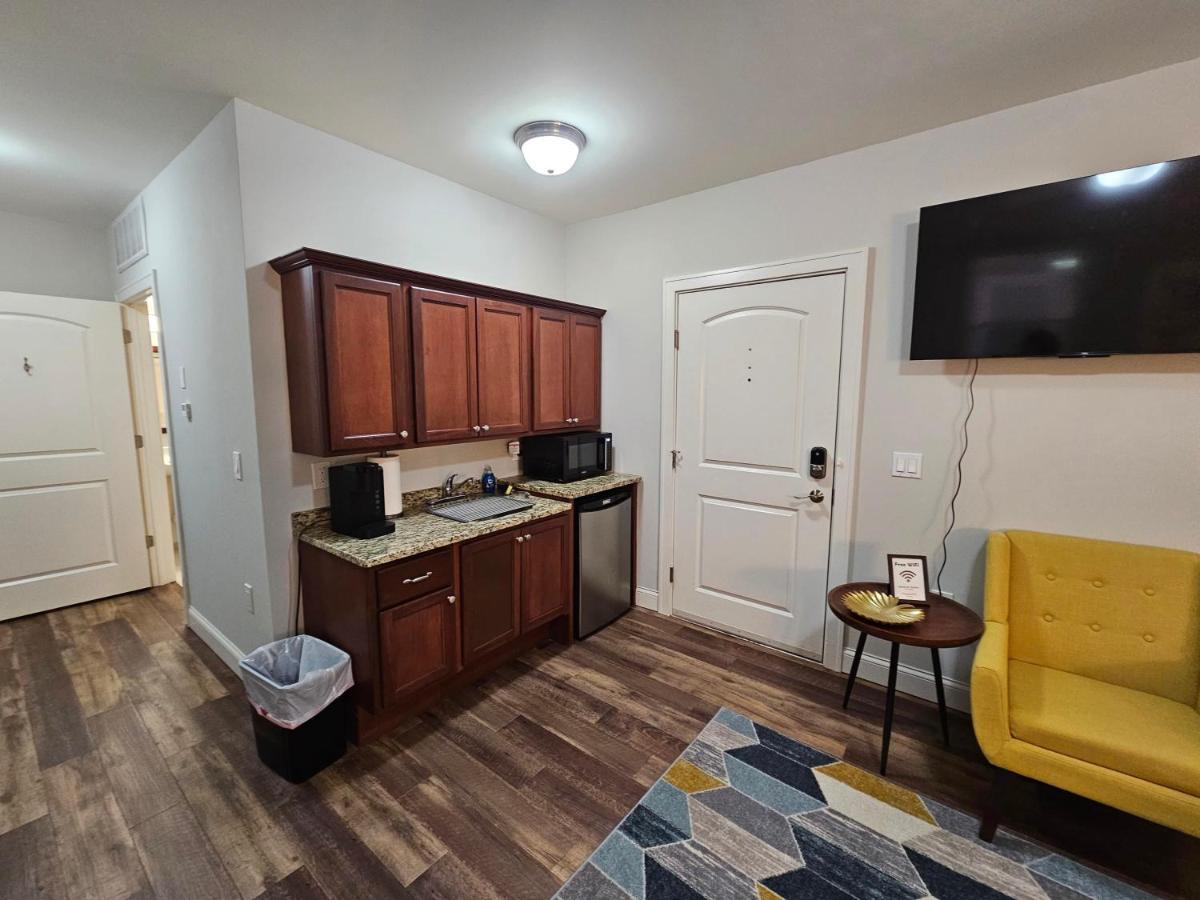 Cozy Studio At The Historic Inman Champaign Exterior photo